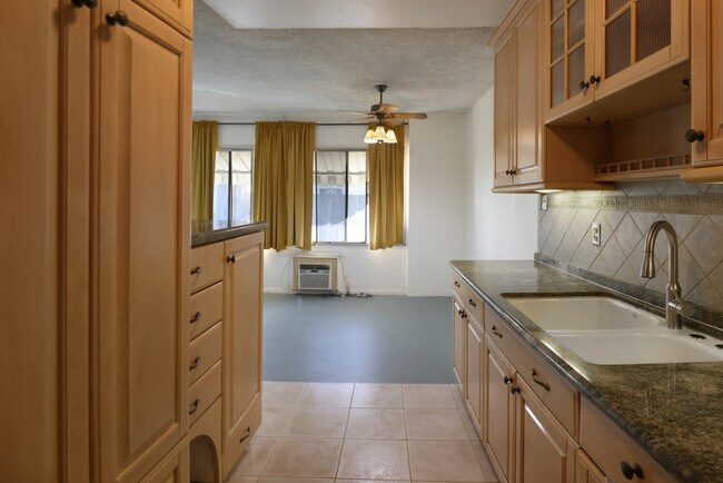 250 Linden Ave in Long Beach, CA - Foto de edificio - Building Photo