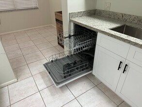 1000 SW 125th Ave in Pembroke Pines, FL - Building Photo - Building Photo