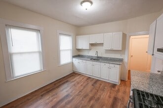 42 Hiawatha Rd, Unit 3 in Boston, MA - Building Photo - Building Photo