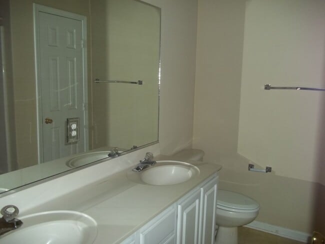 301 Lake Rd in Greenville, NC - Building Photo - Building Photo