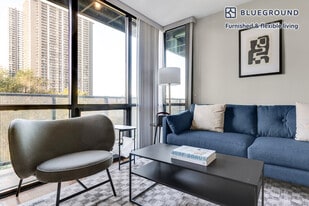 5910 N Sheridan Rd in Chicago, IL - Building Photo