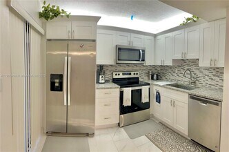 20065 NE 3rd Ct in Miami, FL - Building Photo - Building Photo