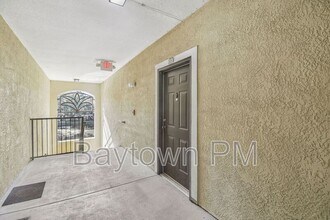10025 Courtney Palms Blvd in Tampa, FL - Building Photo - Building Photo