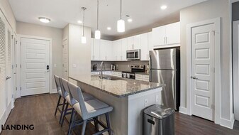 1711 Caroline St, Unit 338 in Houston, TX - Building Photo