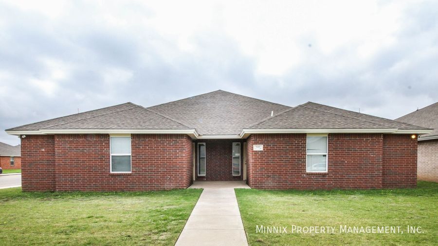 1102 N Belmont Ave in Lubbock, TX - Building Photo