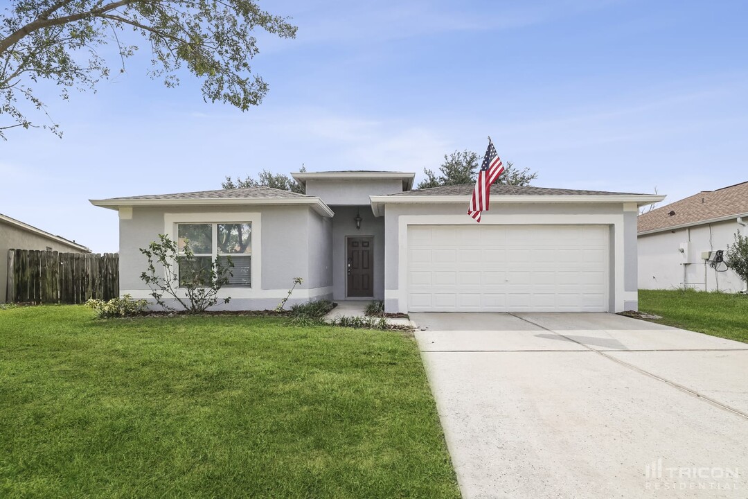 317 Cardiff Ave in Davenport, FL - Building Photo