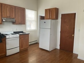 205 N Wellwood Ave in Lindenhurst, NY - Building Photo - Building Photo