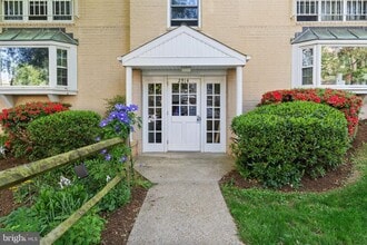 2914 Willston Pl-Unit -301 in Falls Church, VA - Building Photo - Building Photo