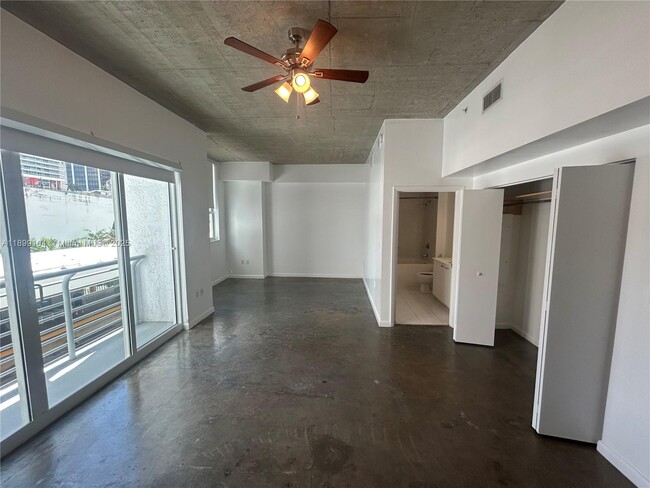 133 NE 2nd Ave in Miami, FL - Building Photo - Building Photo