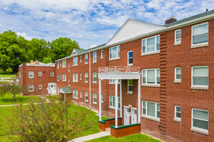 College View Apartments in Greensburg, PA - Building Photo