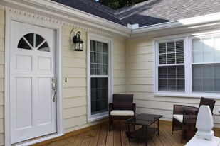 4859 Post Oak Tritt Rd NE in Roswell, GA - Building Photo