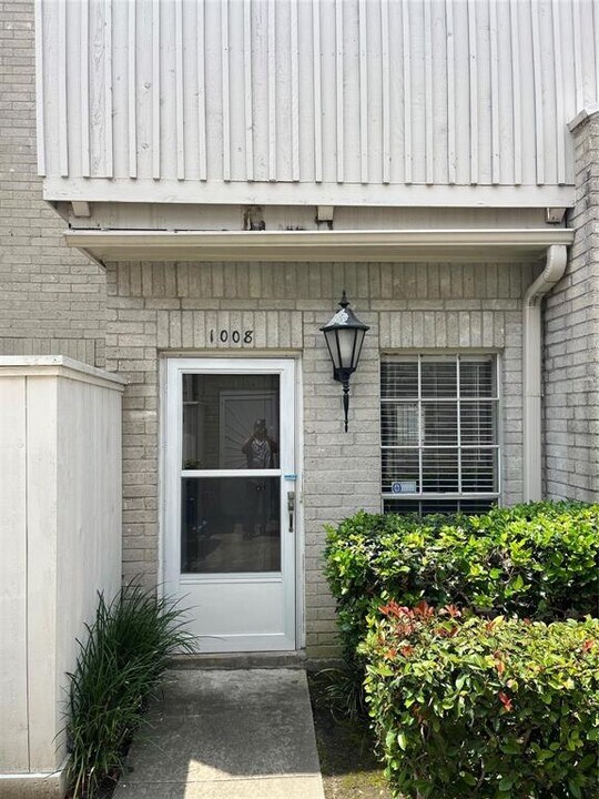 3800 Tanglewilde St in Houston, TX - Building Photo