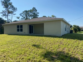 5005 Tradewinds in La Belle, FL - Building Photo - Building Photo