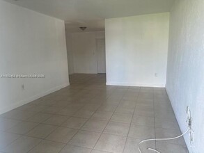 7571 Venetian St in Miramar, FL - Building Photo - Building Photo