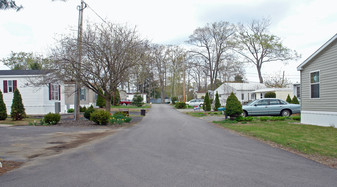 North Hampton Mobile Home Park & Self Storage Apartamentos