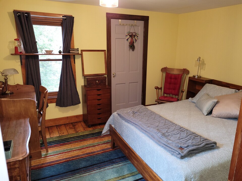1036 Creek Locks Rd in Rosendale, NY - Building Photo