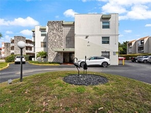 633 S Royal Poinciana Blvd in Miami Springs, FL - Building Photo - Building Photo