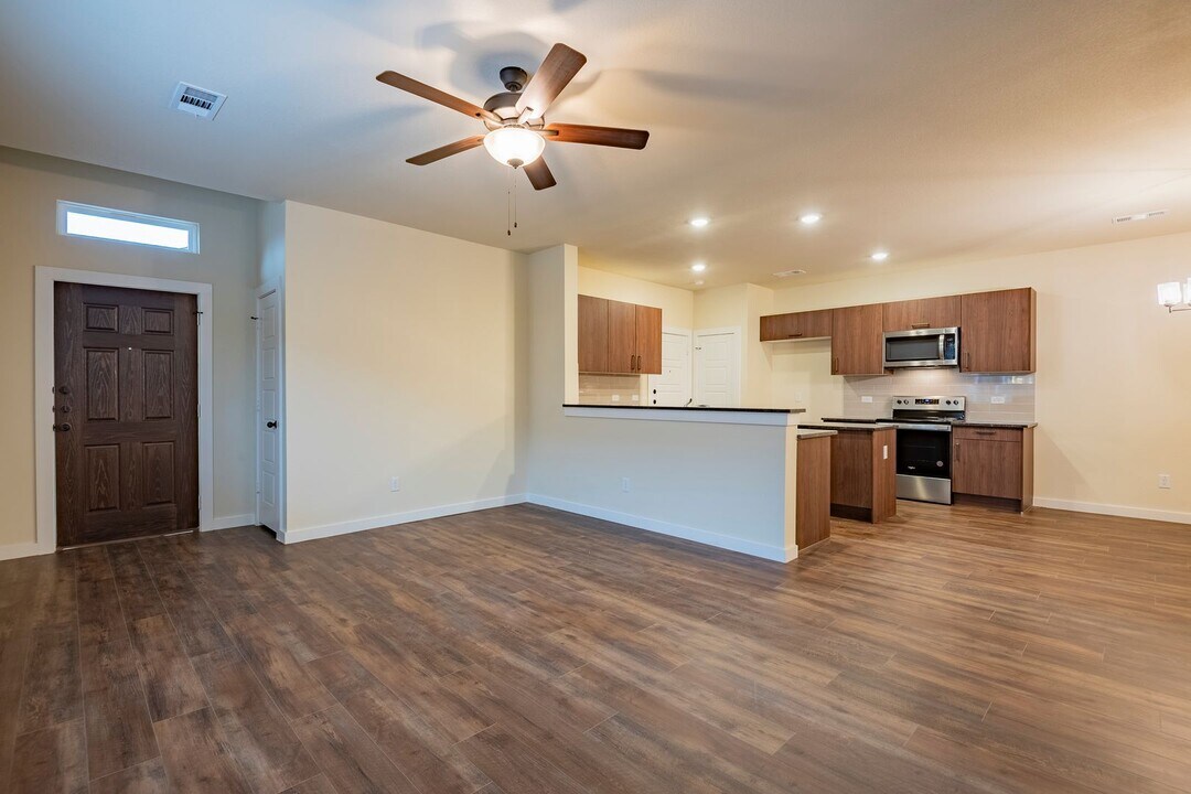 601 Blackland Dr in Venus, TX - Building Photo