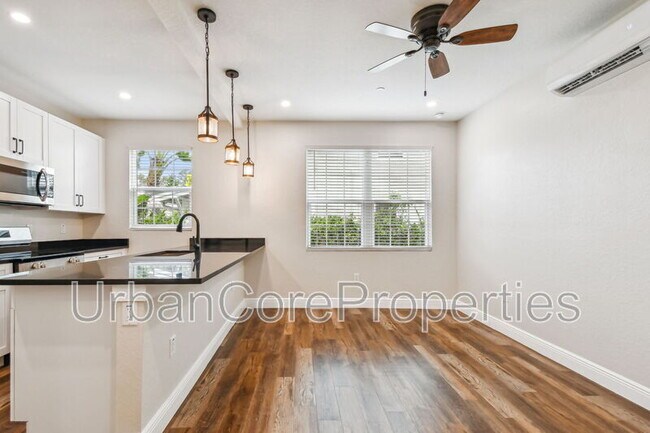 325 15th Ave NE in St. Petersburg, FL - Building Photo - Building Photo