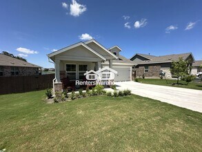 2428 Four Waters Lp in Andice, TX - Foto de edificio - Building Photo