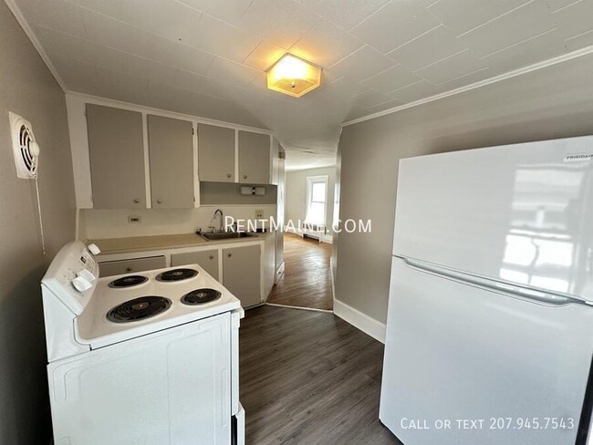 266 Center St, Unit 4