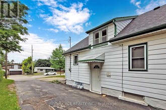 112 Bridge St W in Waterloo, ON - Building Photo - Building Photo