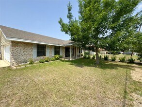 821 Guadalupe St in Lockhart, TX - Building Photo - Building Photo