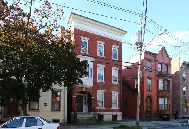 210 Union St in Schenectady, NY - Building Photo - Building Photo