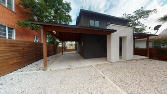 Modern Denver Heights home by Dignowity & downtown in San Antonio, TX - Building Photo