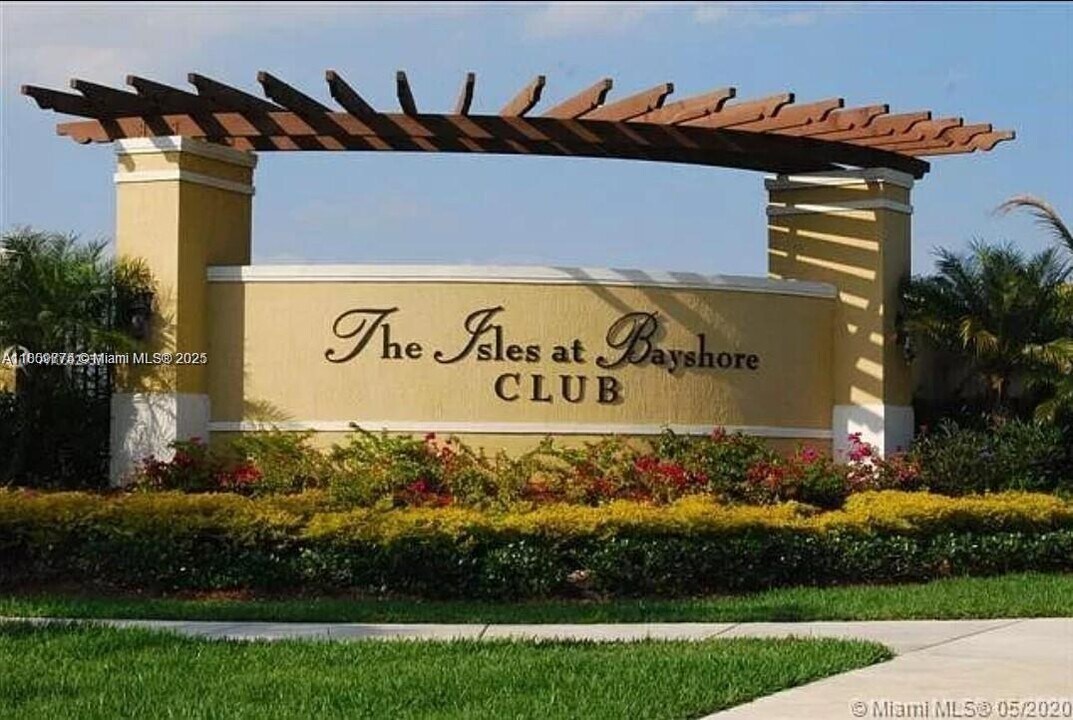 22921 SW 88th Pl in Cutler Bay, FL - Building Photo