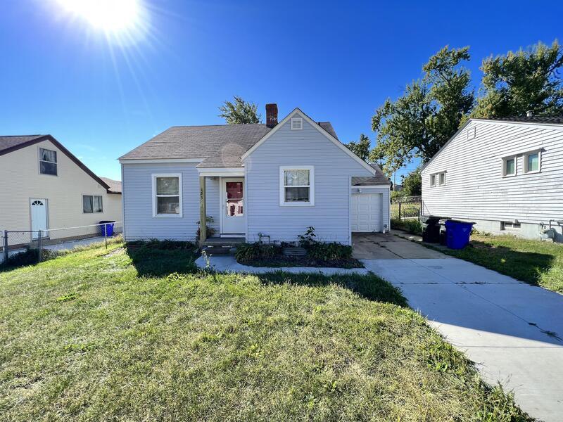 125 38th St NE in Cedar Rapids, IA - Building Photo