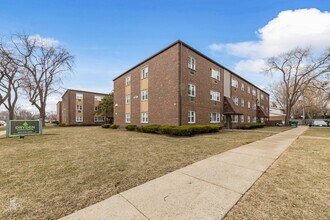 Dryden Homes- 1-21 N Dryden Pl in Arlington Heights, IL - Foto de edificio - Building Photo