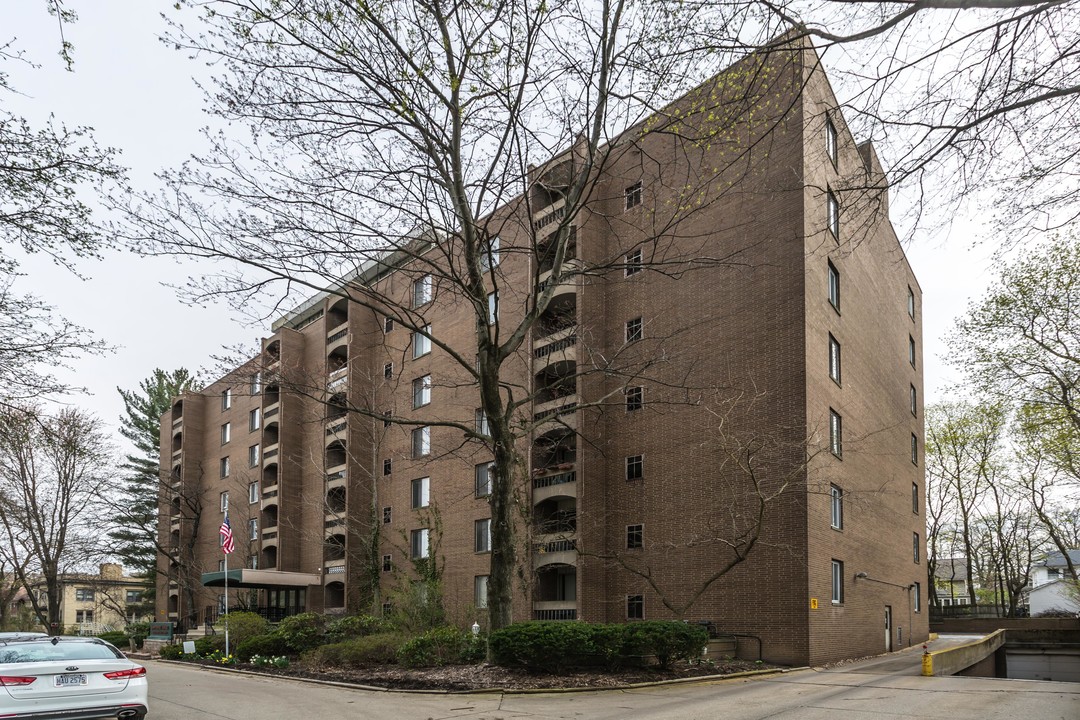 Hampshire House in Akron, OH - Building Photo