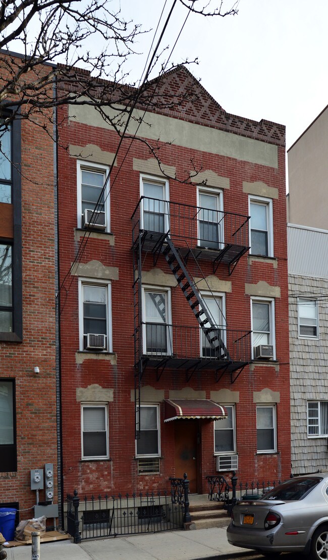 543 47th Rd in Long Island City, NY - Building Photo - Building Photo
