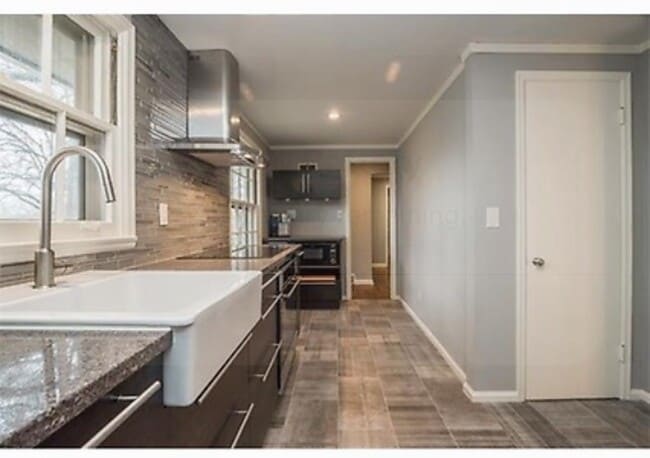 2711 W 71st Terrace in Prairie Village, KS - Building Photo - Building Photo