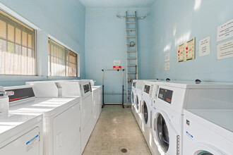 River Parkway Apartments in Sacramento, CA - Building Photo - Interior Photo