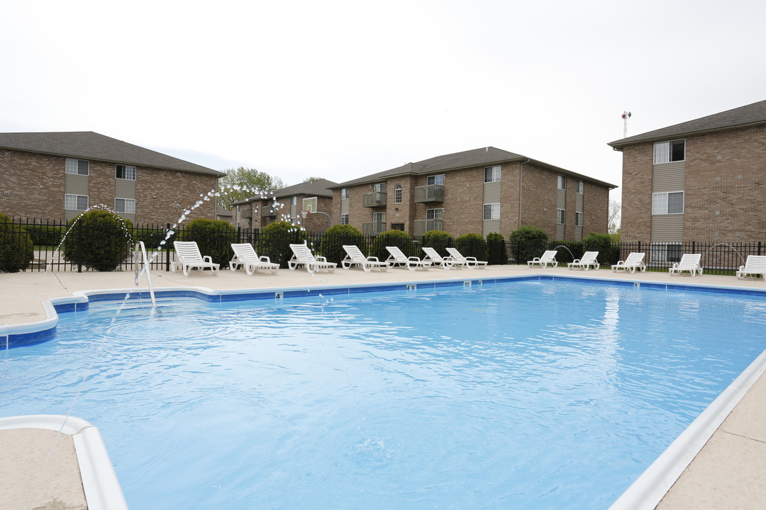 Aspen Court in Macomb, IL - Foto de edificio