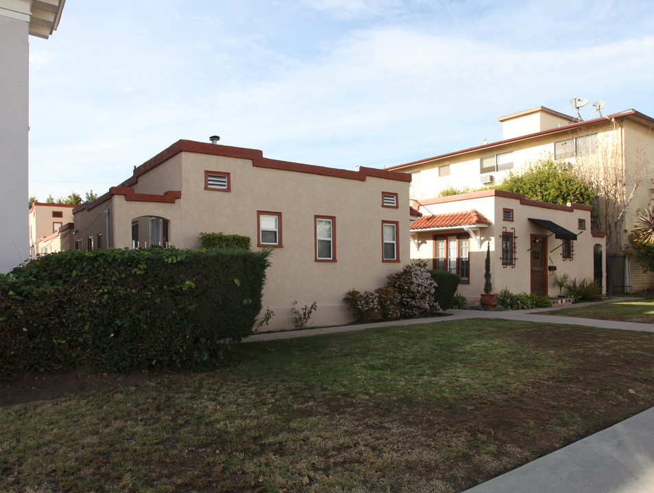 1967-1977 N Vermont Ave in Los Angeles, CA - Building Photo