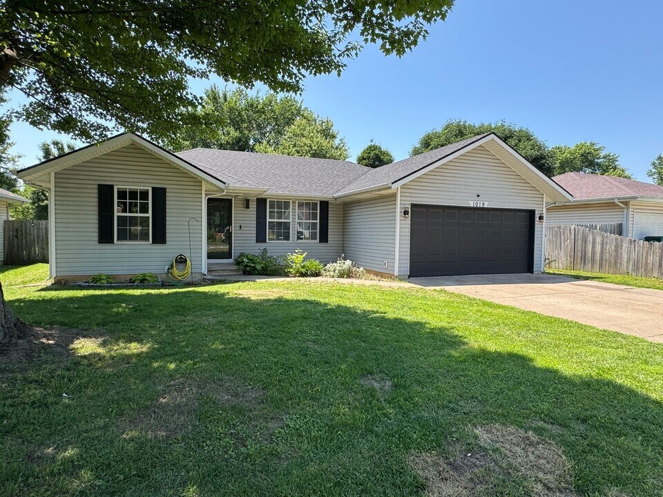 1019 N Dickerson Ave in Springfield, MO - Building Photo