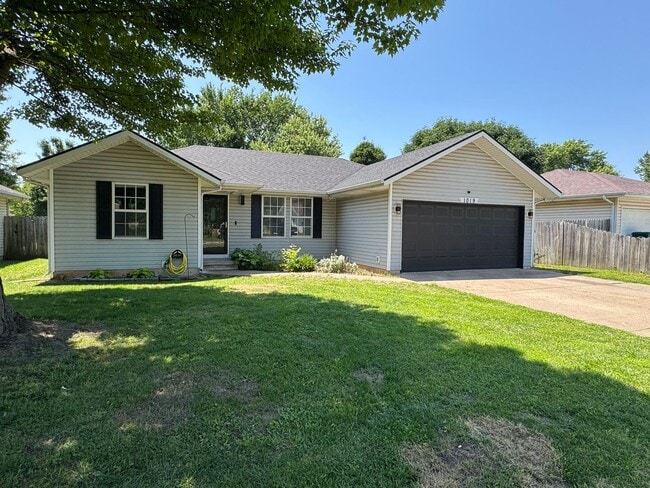 property at 1019 N Dickerson Ave