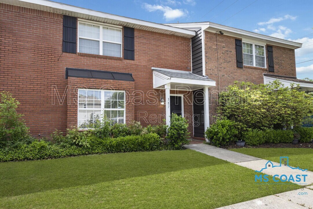 387 Debuys Rd in Gulfport, MS - Building Photo