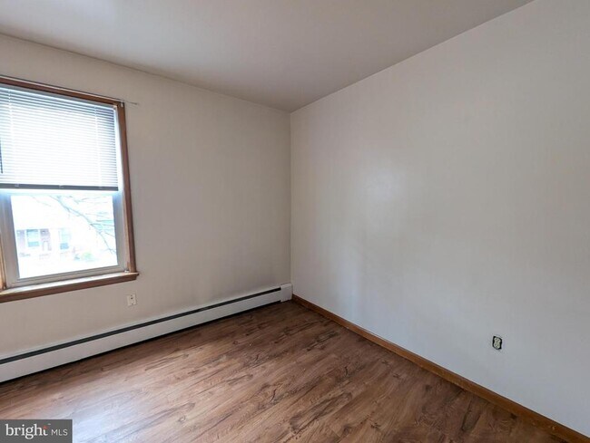 213 Lincoln Way W in New Oxford, PA - Building Photo - Building Photo