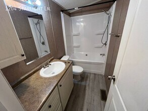 1204 NW Starlight Cir in Topeka, KS - Building Photo - Building Photo