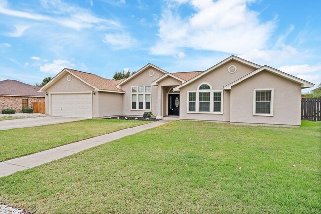 221 Running Bear Trail in Del Rio, TX - Building Photo - Building Photo