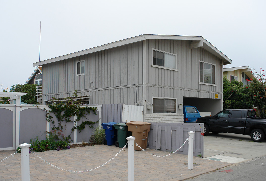 1200 Brunswick Ln in Ventura, CA - Building Photo