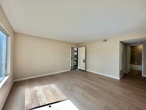 4065 Porte La Paz in San Diego, CA - Building Photo - Building Photo