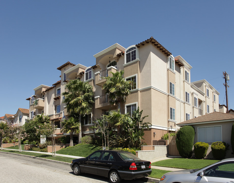 Flight Ave Apartments in Los Angeles, CA - Building Photo