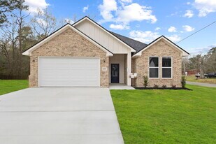 1215 Pine St in Vidor, TX - Building Photo