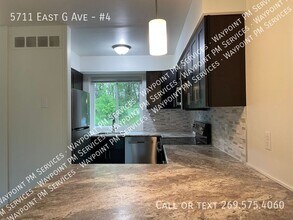 5711 E G Ave in Kalamazoo, MI - Building Photo - Building Photo
