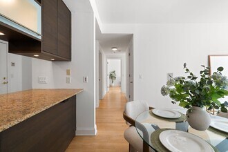 10 Regent St, Unit 501 in Jersey City, NJ - Building Photo - Building Photo
